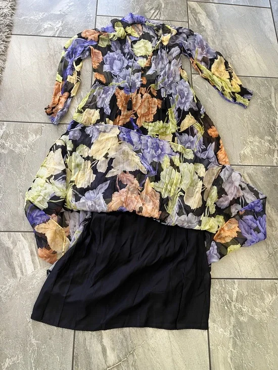 🖤Anthropologie The Marais Printed Chiffon Maxi Dress Size Medium Tiered Ruffle - Picture 6 of 8